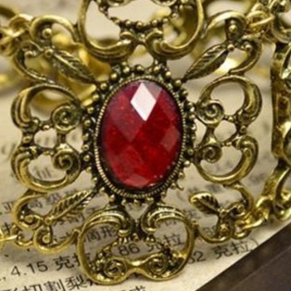 Vintage-Inspired Gold Bracelet with Red Gem
